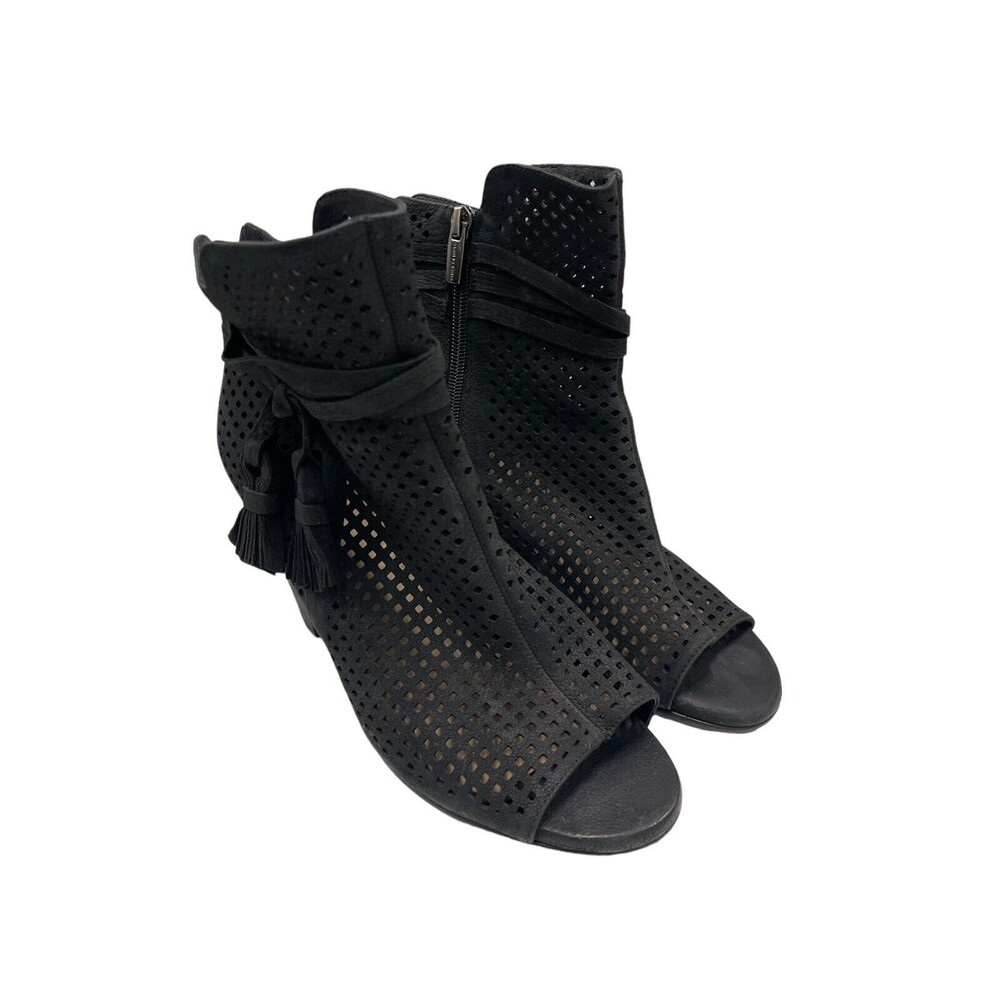 Vince Camuto Black Suede Leather Sexy VC Kamey perforated Ankle BOOTS Sz 9M